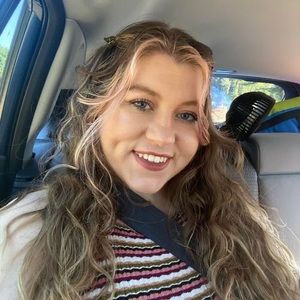 Meet your Posher, Alyssa